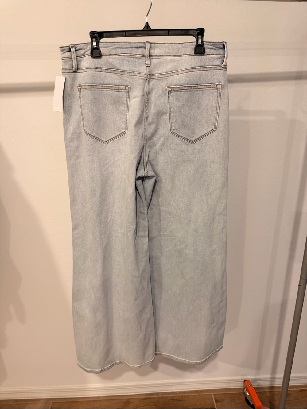 Driftwood Penelope Floral Embroidered Wide Leg Jeans Sz 33 - Picture 4 of 5